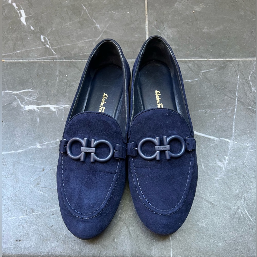Salvatore Ferragamo Trifoglio Womens Suede Almond Toe Loafers - Navy Size 7
